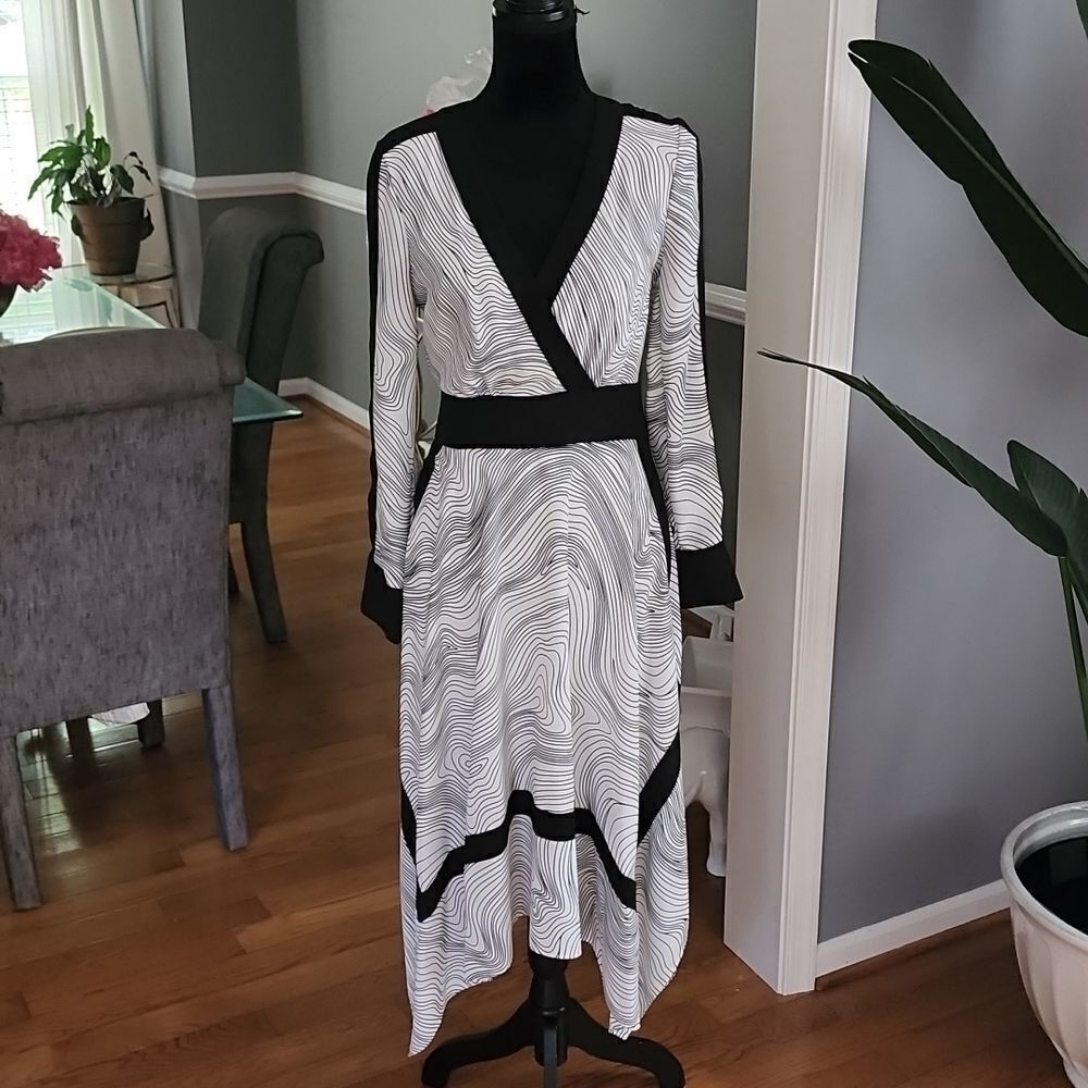 Bcbgmaxazria black and white dress sz small